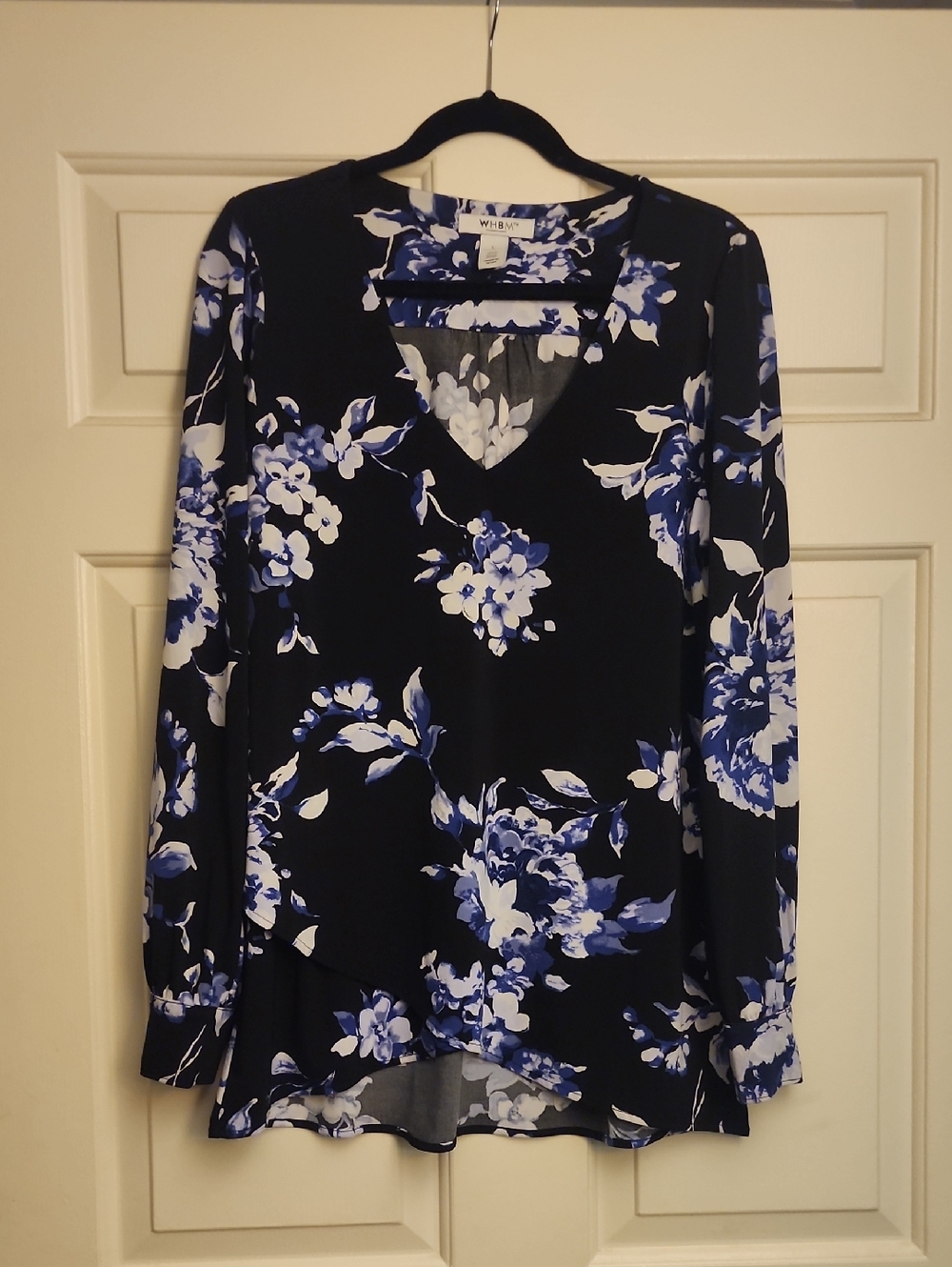 White House Black Market Black Blue Floral V-Neck Long Sleeve Blouse